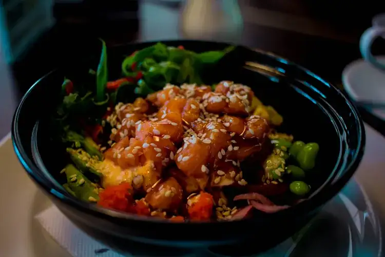 A fresh Hawaiian poke bowl with salmon and avocado, a Waikiki staple