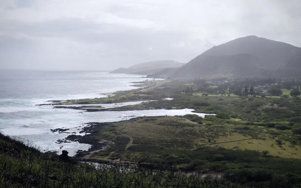 The ocean and southeast coastline of Oahu seen from the Makapuu Point lookout trail
